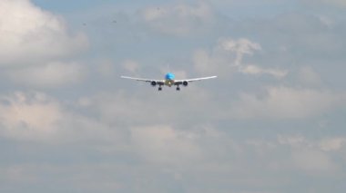 KLM Boeing 777 inişi