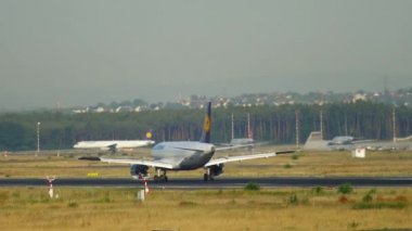 Lufthansa Havayolu 320 iniş yapıyor.