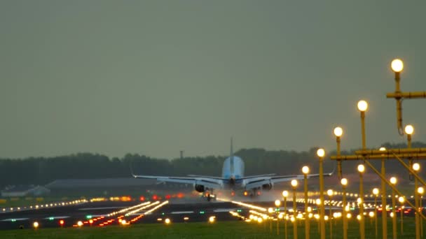 KLM Cityhopper Embraer 175 aterragem — Vídeo de Stock