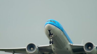 KLM Boeing 777 kalkış