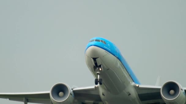 KLM Boeing 777 avgång — Stockvideo