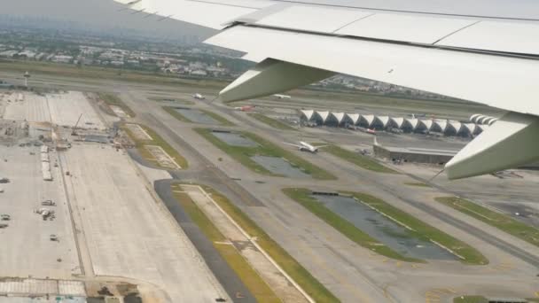 Avgång från Suvarnabhumi flygplats, Bangkok — Stockvideo