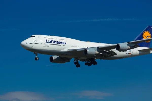 Boeing 747 in avvicinamento e atterraggio — Foto Stock