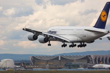 Airbus A380 yaklaşım ve iniş