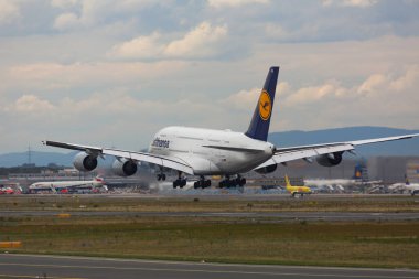 Airbus A380 yaklaşım ve iniş