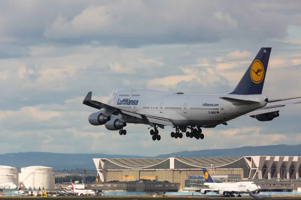 Avvicinamento Boeing 747 all'aeroporto — Foto Stock