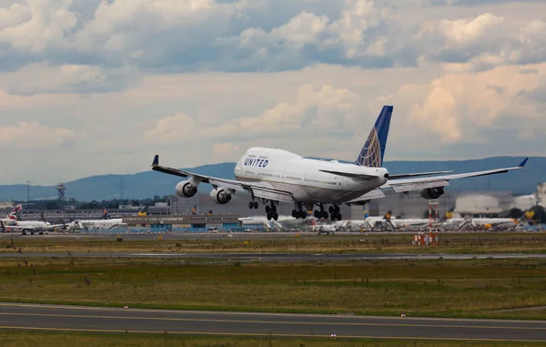 Boeing 747 United landing — Stock Photo, Image