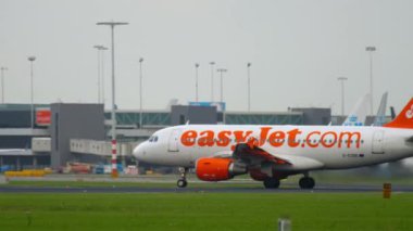 Easy Jet Airbus A319 kalkış