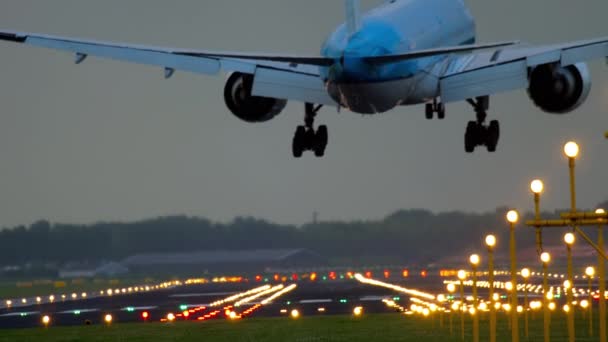 KLM Boeing 777 přistání — Stock video