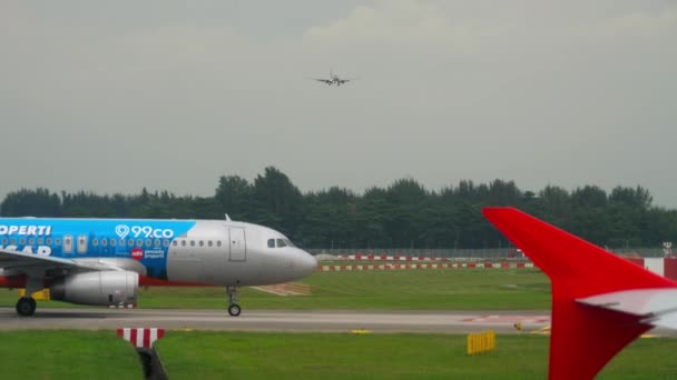 Aviones antes de la salida — Vídeos de Stock