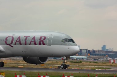 Uçak Katar tarafından düzenli uçuşlar
