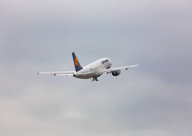 Airbus A319 yükseklik kazanıyor