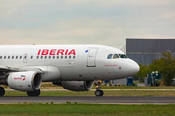 Airbus A319 closeup at the airport — Stock Photo, Image