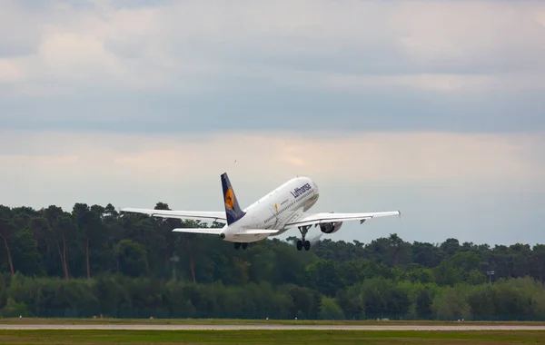 Airbus Lufthansa despega — Foto de Stock