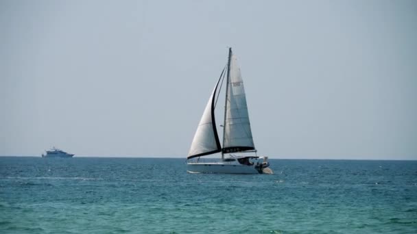 Luxus Yacht közelében Phuket — Stock videók