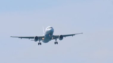Airbus A320 yaklaşıyor