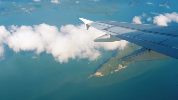 하강 하는 비행기에서 공중 보기 풍경 — 비디오