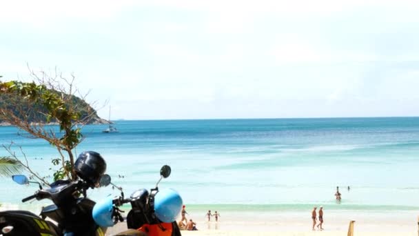 Nai Harn beach, söder om ön Phuket — Stockvideo