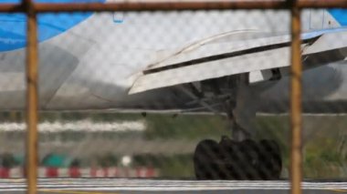 Gövdeli uçak başlamak hızlandırmak