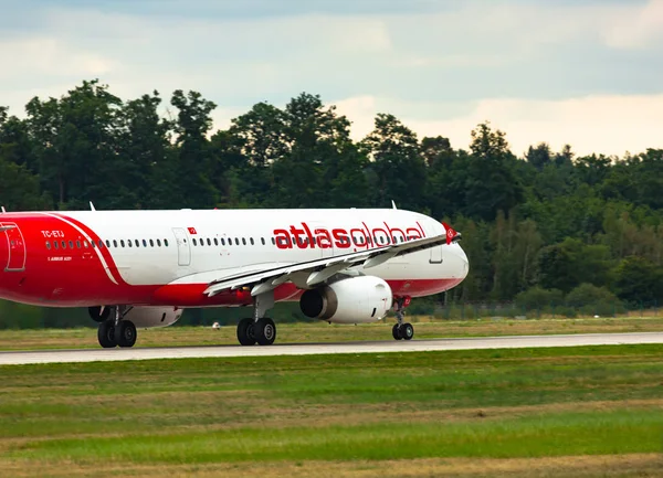Airbus A321 AtlasGlobal takes off — Stock Photo, Image