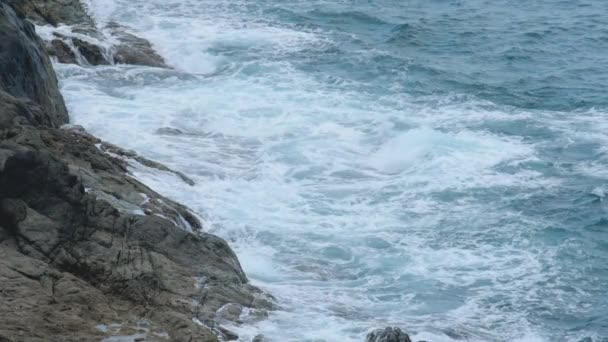 Wellen an der Küste Indiens — Stockvideo
