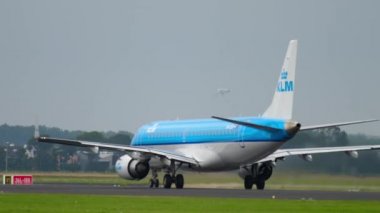 KIM Cityhopper Embraer 190 hızlandırmak