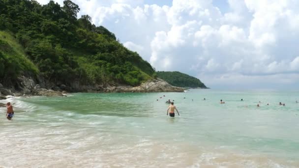 Nai Harn beach, ten zuiden van Phuket Island — Stockvideo