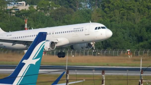 Airbus A320 landing — Stock Video