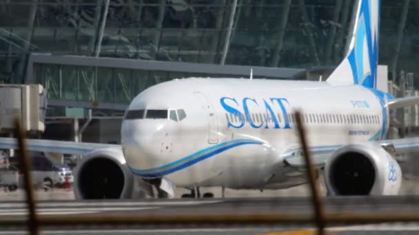 Avión en rodaje para comenzar antes de la salida — Vídeos de Stock