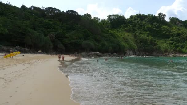 Spiaggia di Nai Harn, a sud dell'isola di Phuket — Video Stock