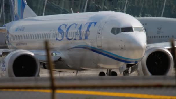 Avión en rodaje para comenzar antes de la salida — Vídeos de Stock