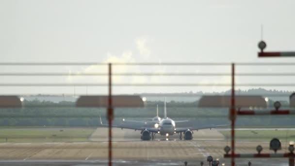 Tráfego do aeroporto de Dusseldorf — Vídeo de Stock