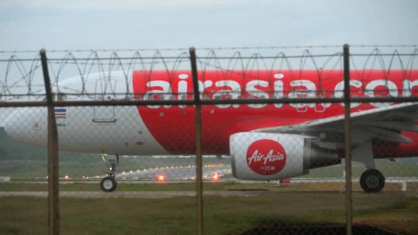 AirAsia Airbus 320 taxiagem — Vídeo de Stock