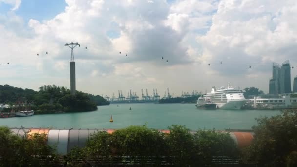 Океанское судно в Сингапурском круизном центре — стоковое видео