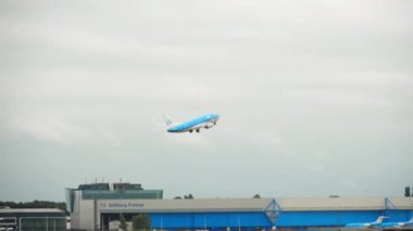 KLM Boeing 737 kalkışı