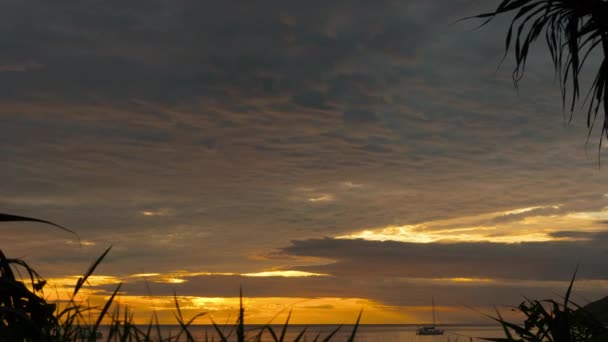 Paisaje al atardecer en Phuket — Vídeo de stock