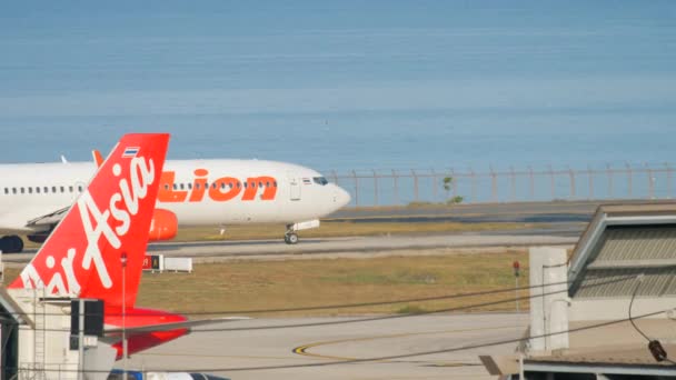 Thai Lion Boeing 737 taxning — Stockvideo