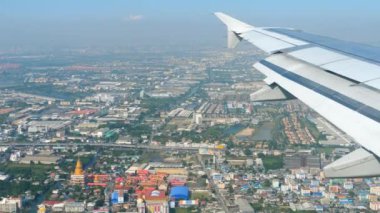 İniş yapan uçaktan hava görüntüsü