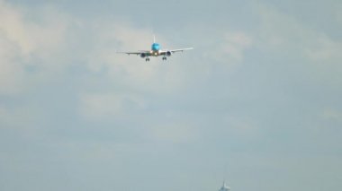 KLM Cityhopper Embraer 190 yaklaşıyor