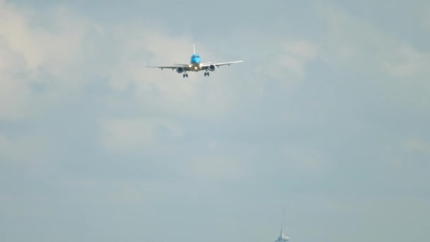 KLM Cityhopper Embraer 190 närmar sig — Stockvideo
