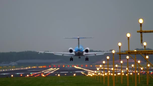 KLM Cityhopper Fokker 70 inişi — Stok video