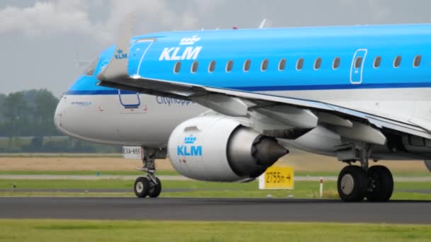 KLM Cityhopper Embraer 190 en rodaje — Vídeo de stock