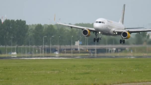 Vueling Airbus A320 aterrissagem — Vídeo de Stock