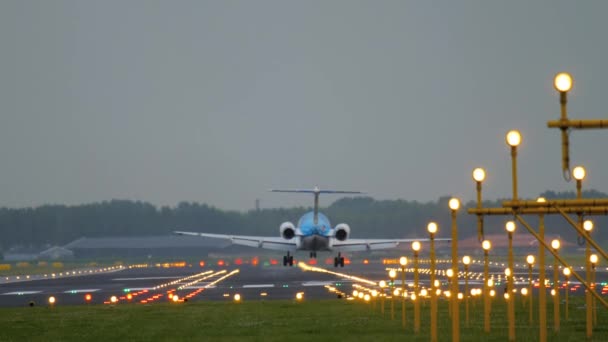 KLM Cityhopper Fokker 70 landing – stockvideo