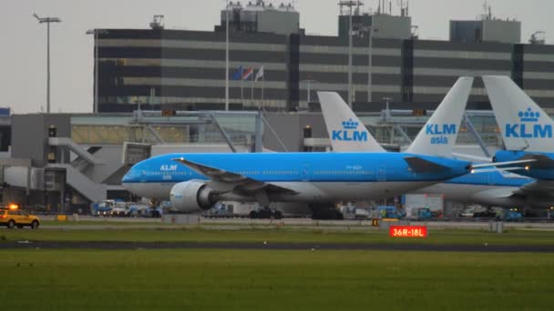 Amsterdam sabah trafikte — Stok video