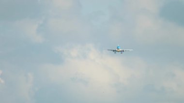 KLM Cityhopper Embraer 190 yaklaşıyor