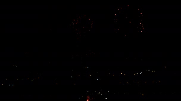 Fireworks flashing in the night holiday sky — Stock Video