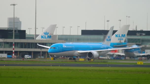 Avión en rodaje después del aterrizaje — Vídeos de Stock