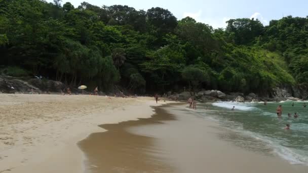 Spiaggia di Nai Harn, a sud dell'isola di Phuket — Video Stock