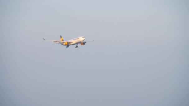 Atterrissage de Thomas Cook Airlines Airbus 330 — Video